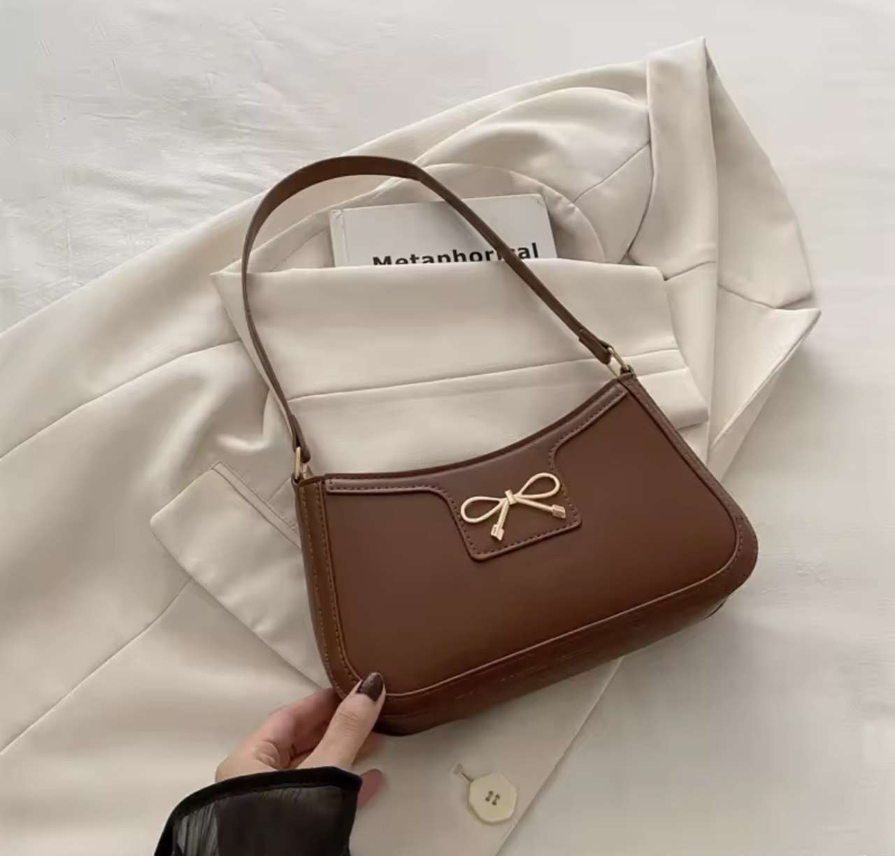 Stylish Shoulder Bag with Metal Bow Decoration, Versatile Underarm Bag, Classic Brown and Black Bagu
