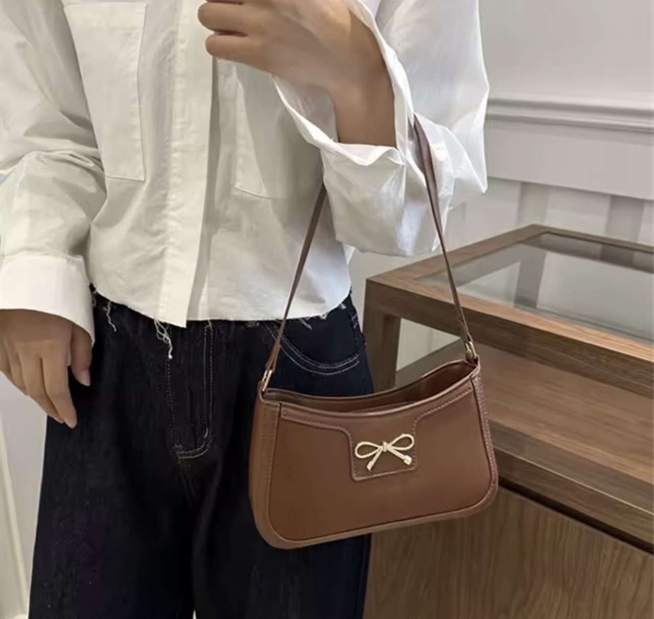 Stylish Shoulder Bag with Metal Bow Decoration, Versatile Underarm Bag, Classic Brown and Black Bagu