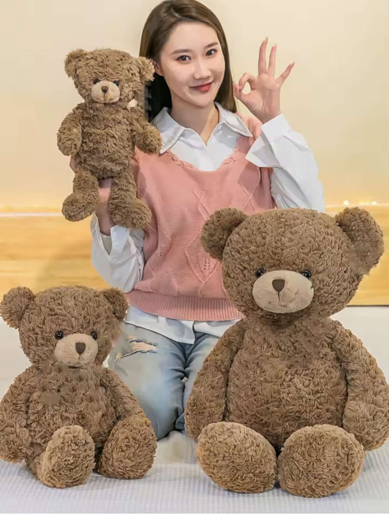 Short plush cuddle bear