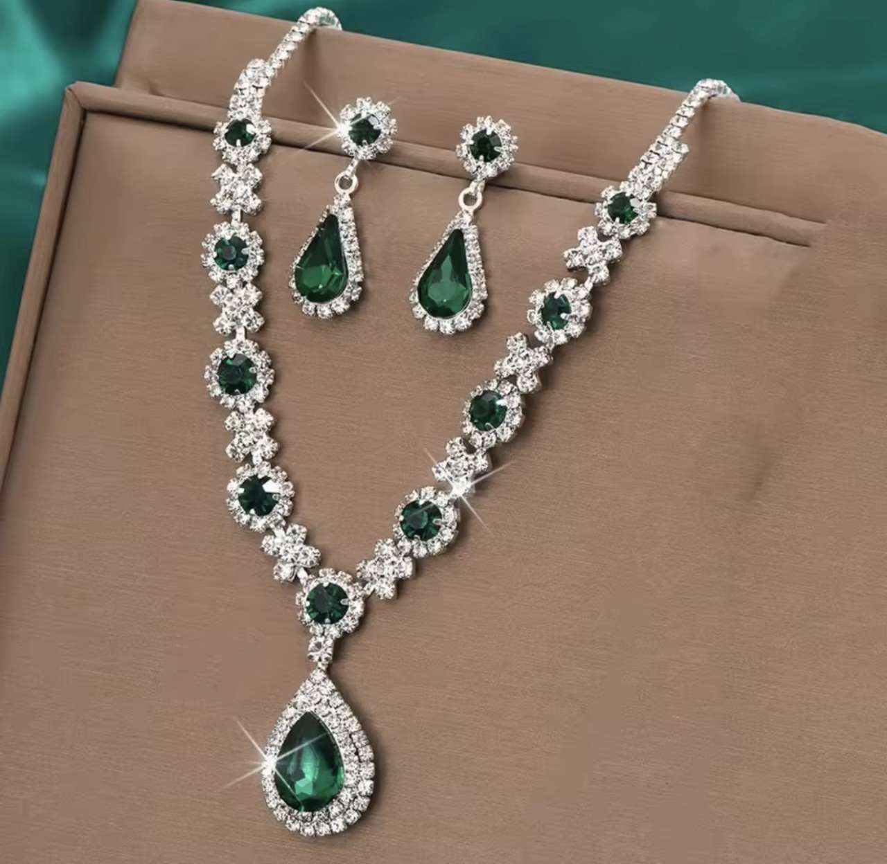 Fashionable Crystal Jewelry Necklace Earring Set Premium Luxury Pendant Necklace Original Design Inl