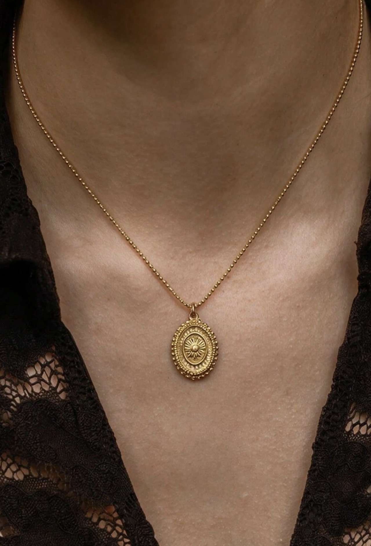 1pc 18K Gold Plated Waterproof Stainless Steel Minimalist Oval Sun Pendant Necklace, Gold