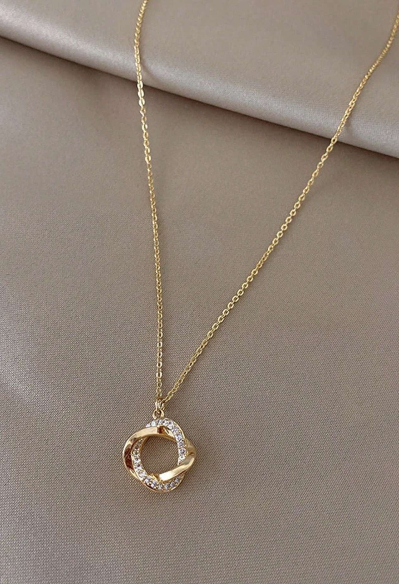 1pc Hollow Round Geometric CZ Choker Necklace, Sparkling Rhinestone Collarbone Chain, Daily/Gift/Par