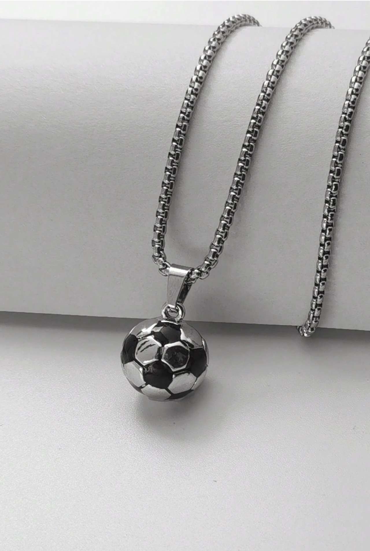 1pc Fashionable Sports Soccer Ball Shaped Pendant Necklace For Men - A Gift For Soccer Fans