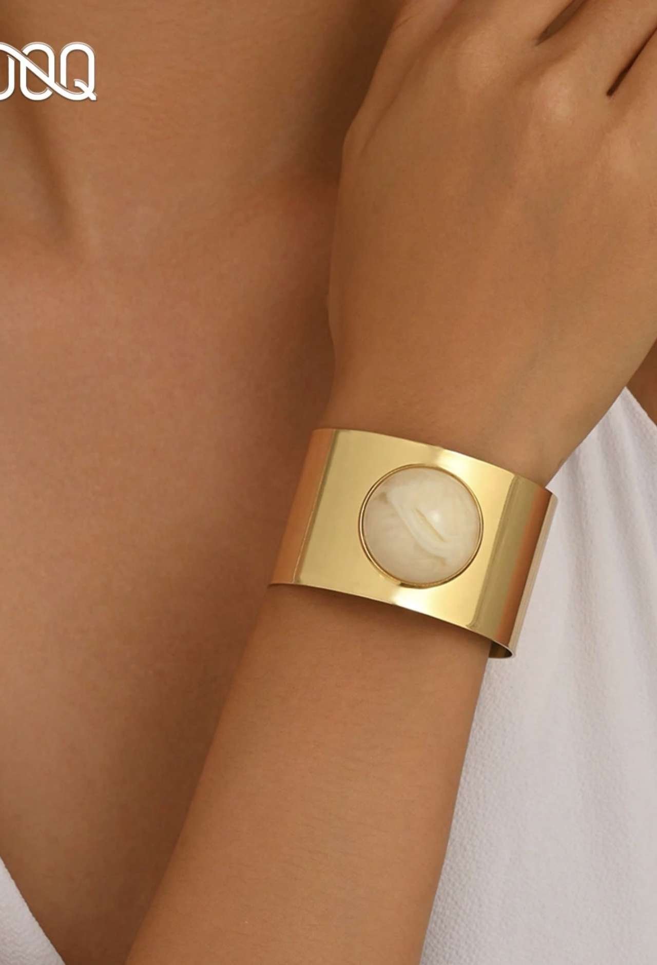 OOQ 1pc Minimalist Casual Style Wide Band Inlaid Round White Faux Gemstone Women's Bracelet, Open Ad