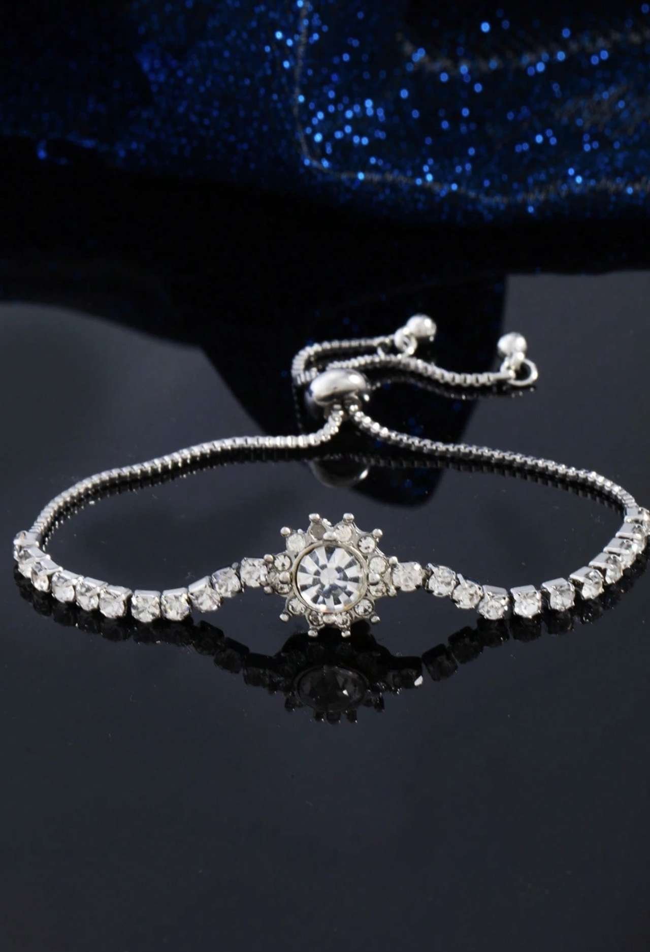 1pc Fashion Minimalist 5-Petal Flower Design Classic Women Bracelet, Suitable For Daily Wear, Best G