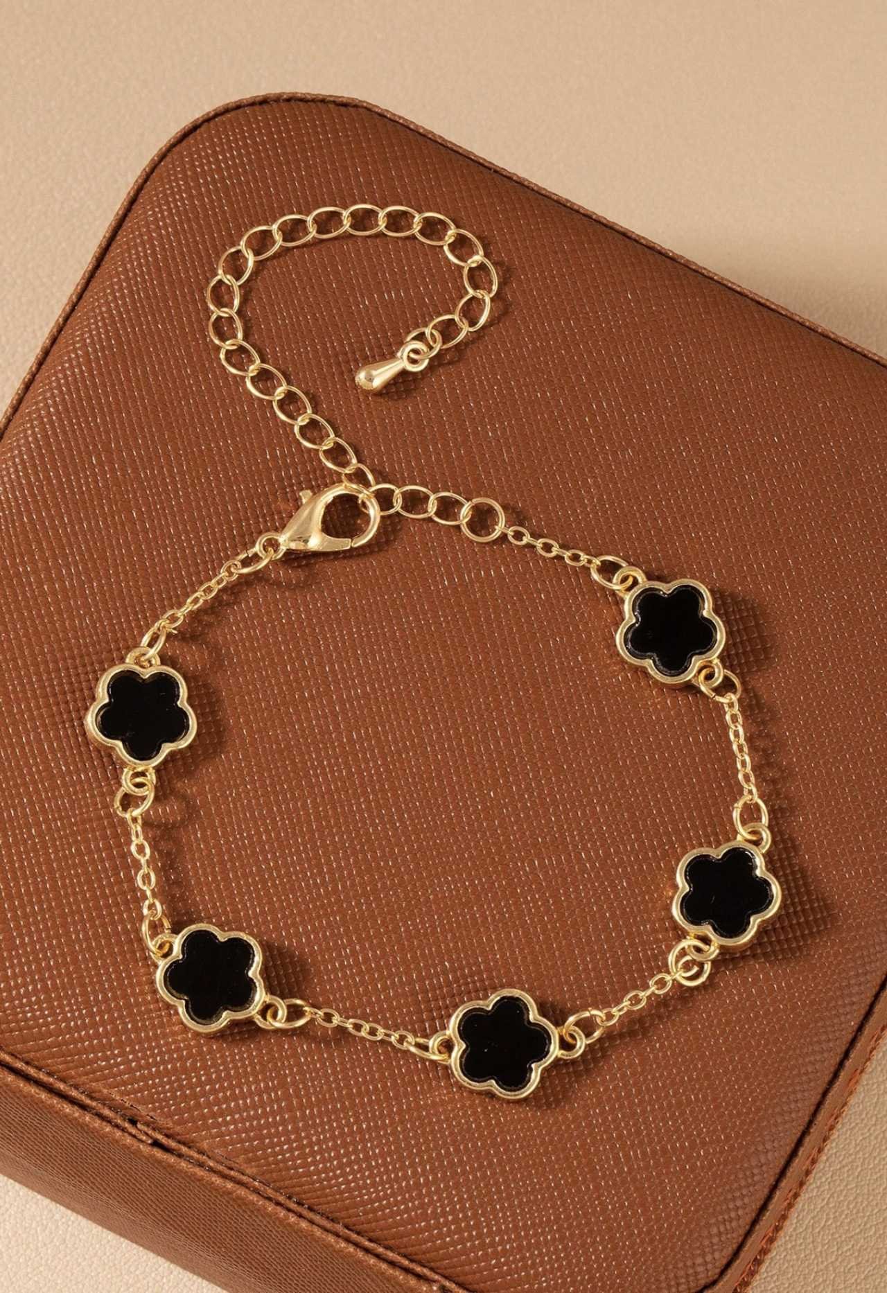 1pc Fashion Minimalist 5-Petal Flower Design Classic Women Bracelet, Suitable For Daily Wear, Best G